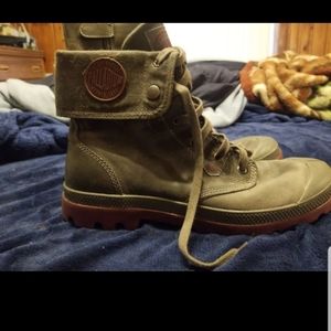 Palladium pallabrouse baggy boots